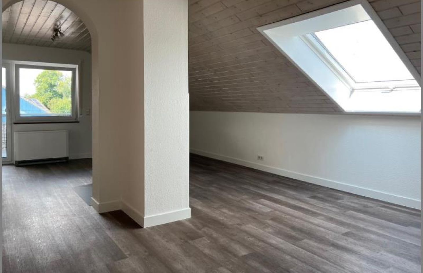 Wohnen von Gemütliche 2-Zimmer-Dachgeschoss-Wohnung mit großem Balkon in Rheinau-Rheinbischofsheim bei Dhonau Immobilien-Makler Ortenau