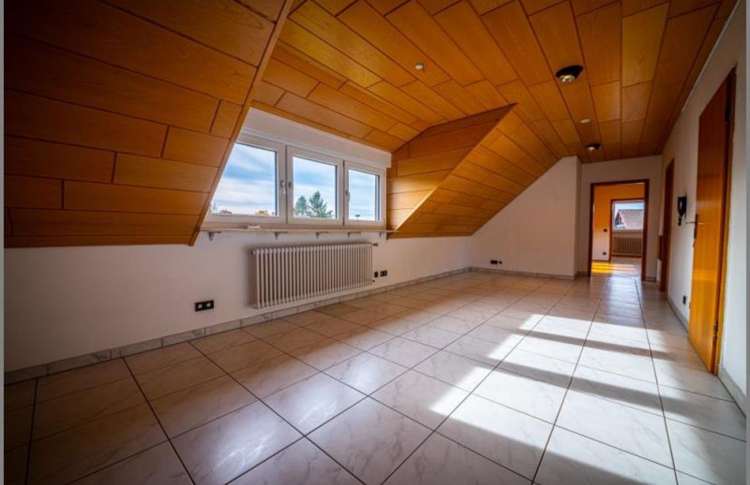 Essen DG von Für Anleger und Selbstnutzer! Gepflegtes Dreifamilienhaus bereit zur Neu-Vermietung! in Baden-Baden Varnhalt bei Dhonau Immobilien-Makler Ortenau