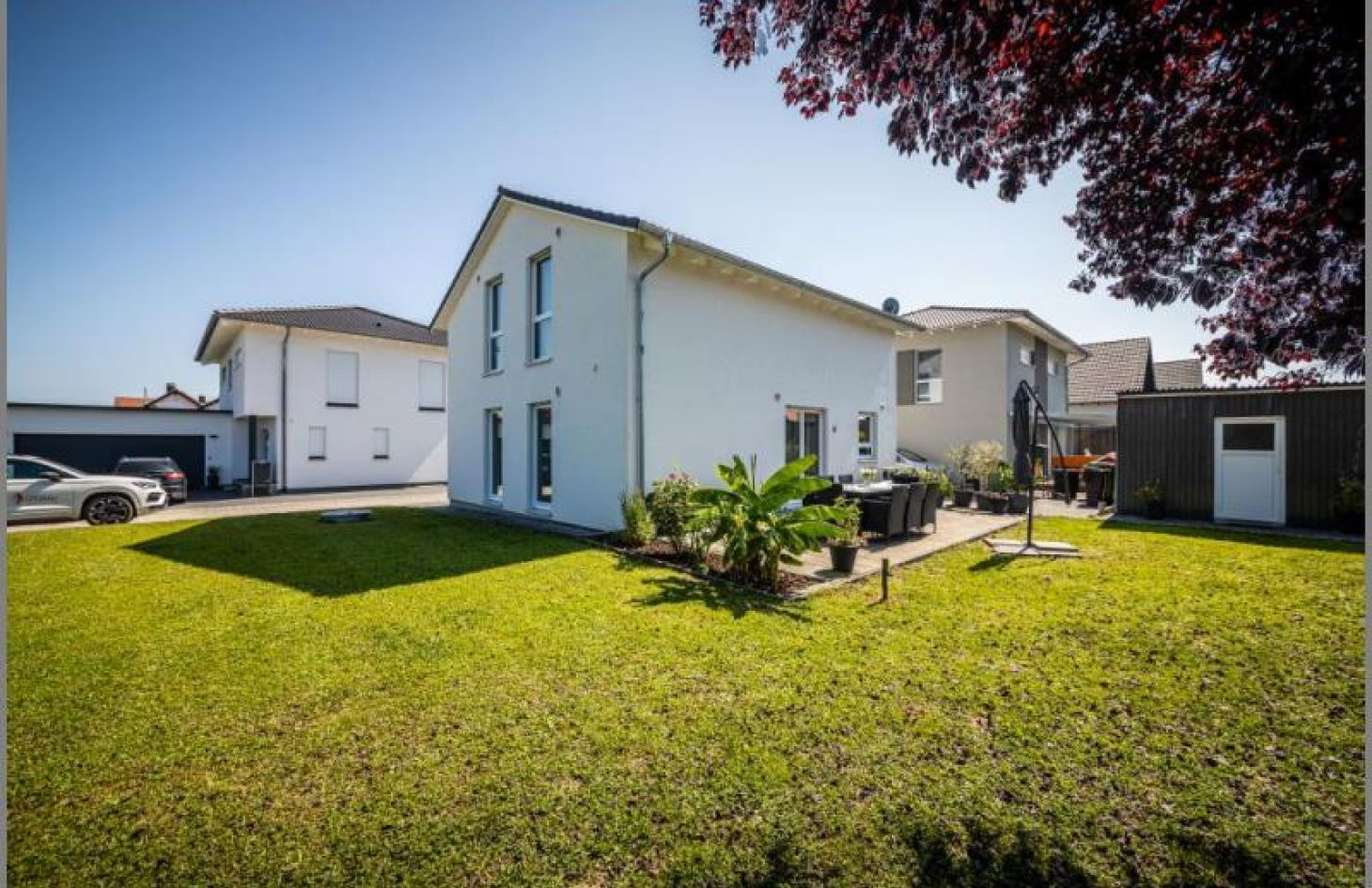 Schick. Schlicht. Schön. von Modernes Einfamilienhaus 2016 mit 4 Schlafzimmern und tollem Grundstück in Rheinau-Rheinbischofsheim bei Dhonau Immobilien-Makler Ortenau