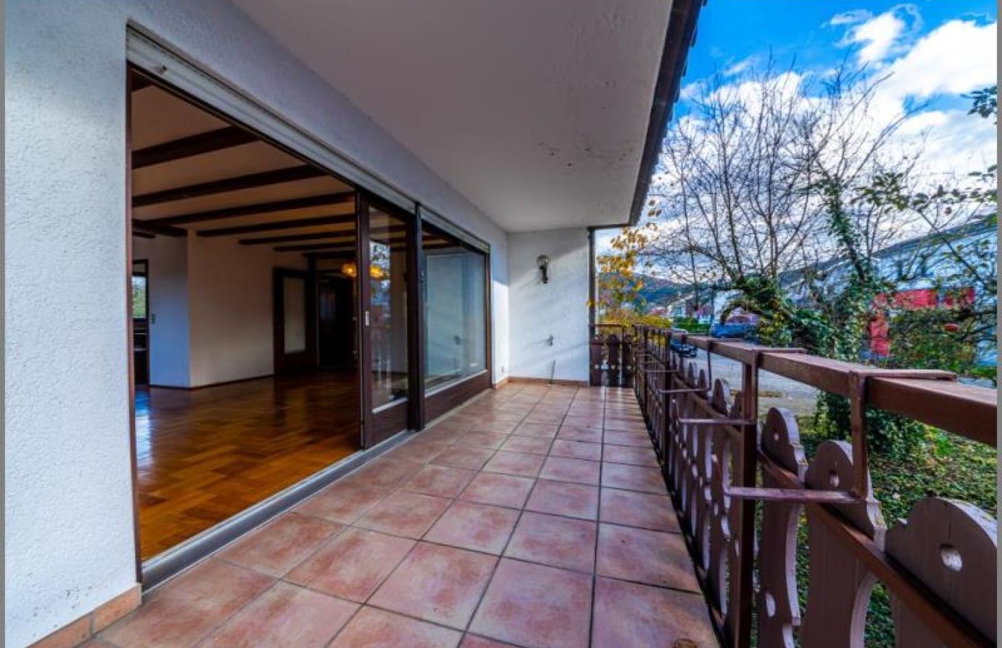 Südbalkon EG von Geräumiges Einfamilienhaus - tolle Wohnlage! Hobbyräume, Doppelgarage, Balkone, großes Grundstück. in Sinzheim bei Dhonau Immobilien-Makler Ortenau