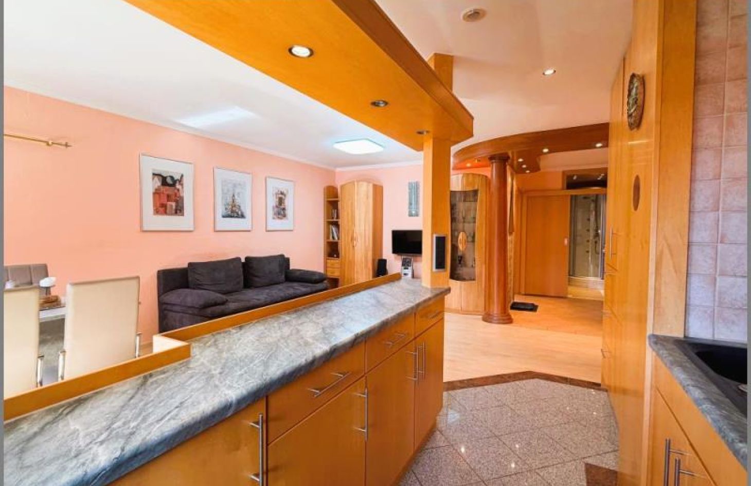 Kompl. Einbauküche / Theke von Sehr schöne, komplett eingerichtete 2-Zi.-Ferienwohnung Gaishöllpark mit TG-Stellplatz in Sasbachwalden bei Dhonau Immobilien-Makler Ortenau