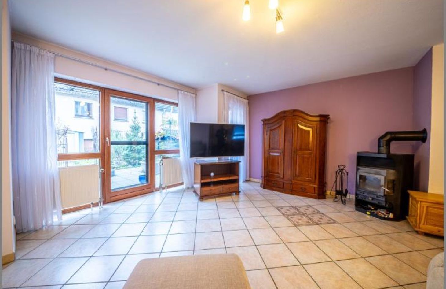 Wohnen EG / Kaminofen von Wohngemütlich! Gepflegtes Reihenmittelhaus mit Garten und Garage in Lichtenau bei Dhonau Immobilien-Makler Ortenau