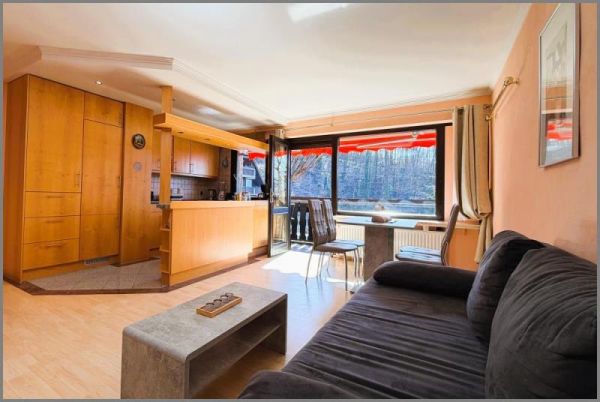 2-Zi.-FeWo mit Balkon von Sehr schöne, komplett eingerichtete 2-Zi.-Ferienwohnung Gaishöllpark mit TG-Stellplatz in Sasbachwalden bei Dhonau Immobilien-Makler Ortenau
