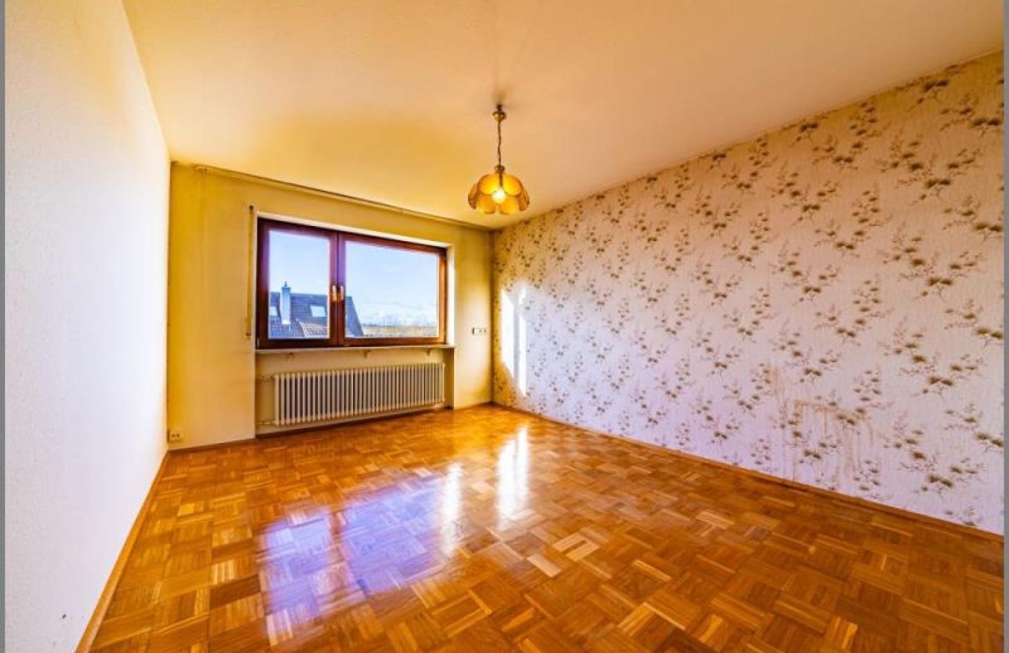 Schlafen 3 von 3 im OG von Geräumiges Einfamilienhaus - tolle Wohnlage! Hobbyräume, Doppelgarage, Balkone, großes Grundstück. in Sinzheim bei Dhonau Immobilien-Makler Ortenau