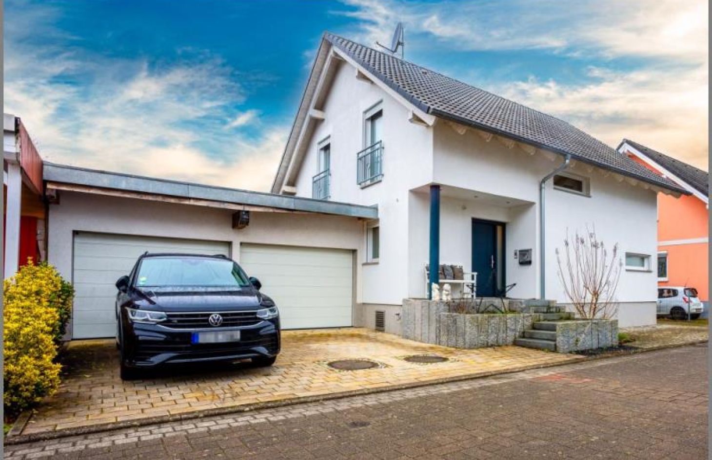 Einfamilienhaus von Schickes, modernes Einfamilienhaus mit PV, Hobbyraum und Schwimmteich in Rheinau-Freistett bei Dhonau Immobilien-Makler Ortenau